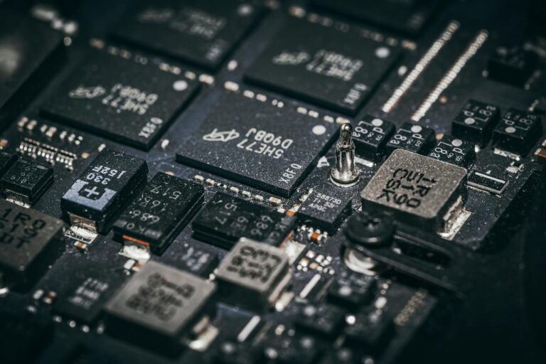 «Bruxelles presenta il pacchetto sulla sovranità tecnologica la prossima settimana: Cloud, IA e Chips Act 2»