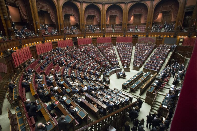 Il Parlamento europeo approva importanti emendamenti all’AI Act dopo una votazione maratona