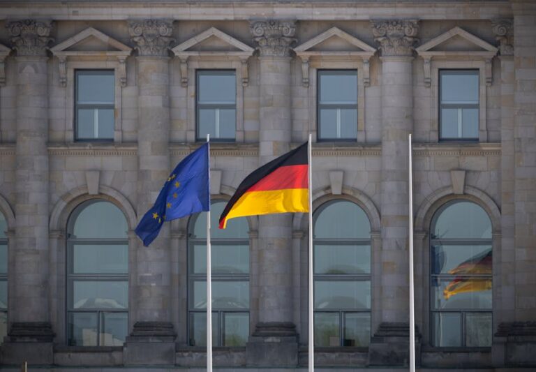 «Ordine europeo del Merito»: il Parlamento onora Merkel, Wałęsa e Zelenskyy