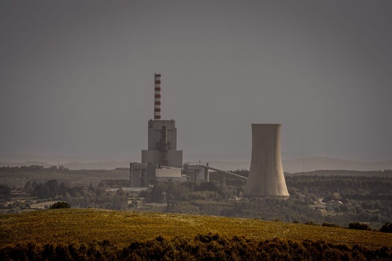 Caro-energia ed ETS: l’Italia cerca margini su carbonio, carbone e nucleare