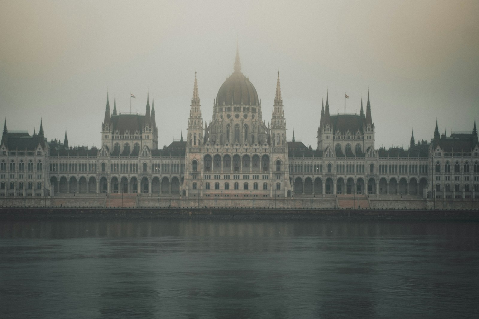 Il Palazzo del Parlamento ungherese a Budapest