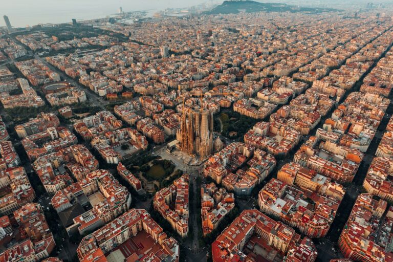 Il boom turistico della Spagna mette sotto pressione la vivibilità nelle grandi città