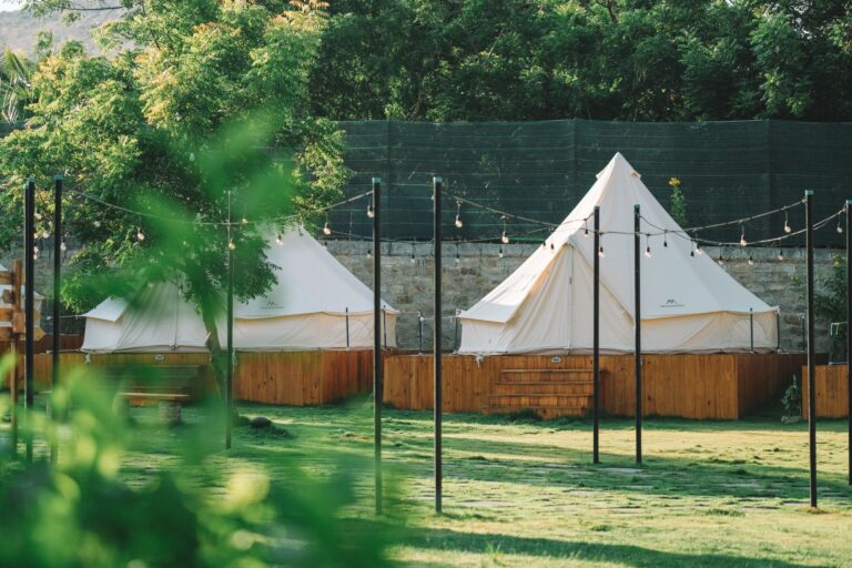 Prezzi pazzi del turismo estivo: in tenda tra i trulli costa 238mila euro