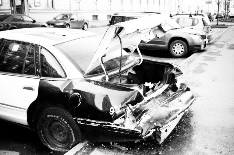 Taxi travolge una donna a piazza Barberini: ferita alle gambe