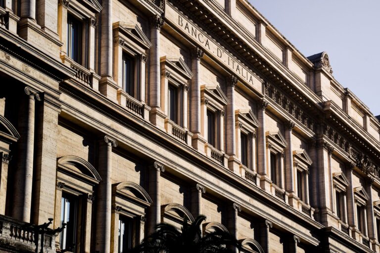 Intesa-MPS, Giorgetti: “Il Tesoro è neutrale ma prescrizioni sono possibili”