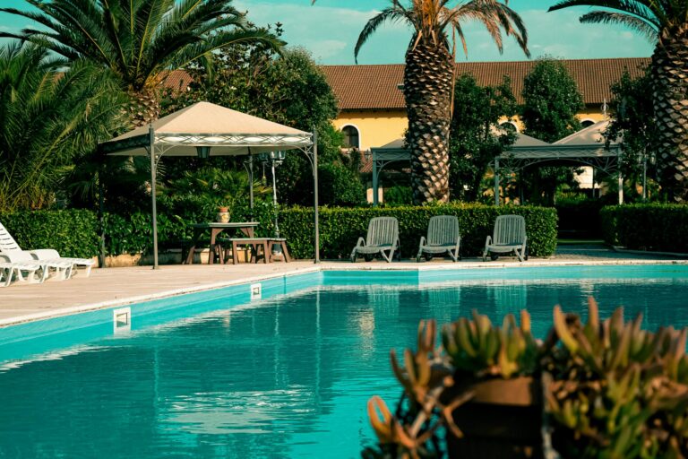 Piscine, la legge si arena in Senato: proteste da hotel e agriturismi