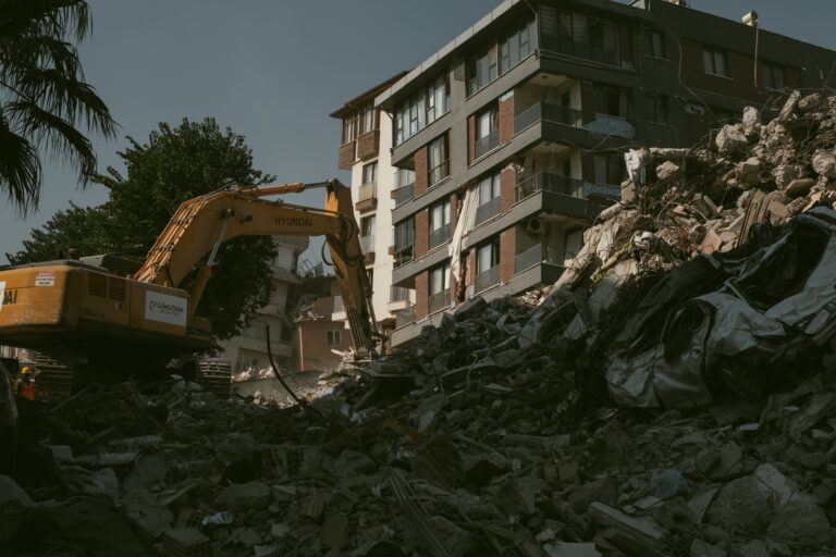 Terremoto Filippine: 32 morti, magnitudo 7.8. Rientrato allarme tsunami