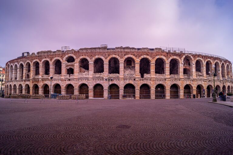 Arena di Verona, sfilata di vip per la Traviata Moulin Rouge