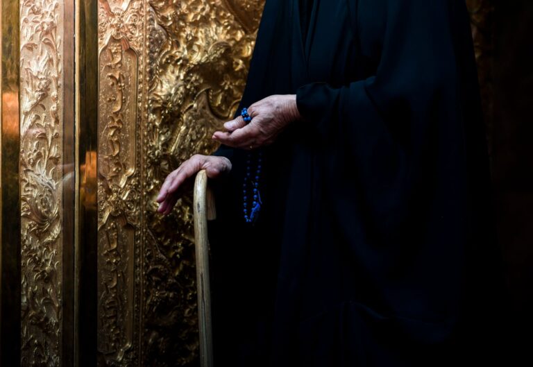 Khamenei minaccia ritorsioni: “Chi tocca i nostri alleati pagherà”