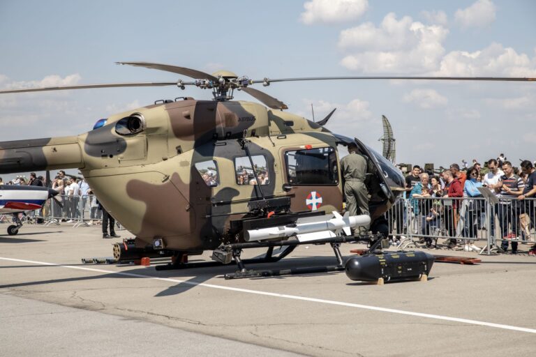 Kiev intensifica i raid: droni ucraini colpiscono dalla Siberia a Mosca
