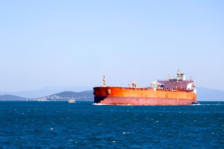Iran ammette errore negli attacchi alle navi nello stretto di Hormuz