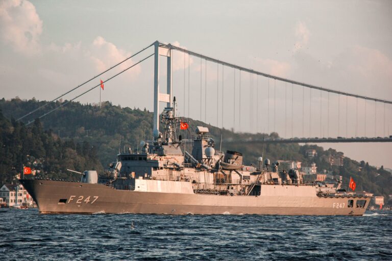 Attacchi Usa contro l’Iran nello Stretto di Hormuz
