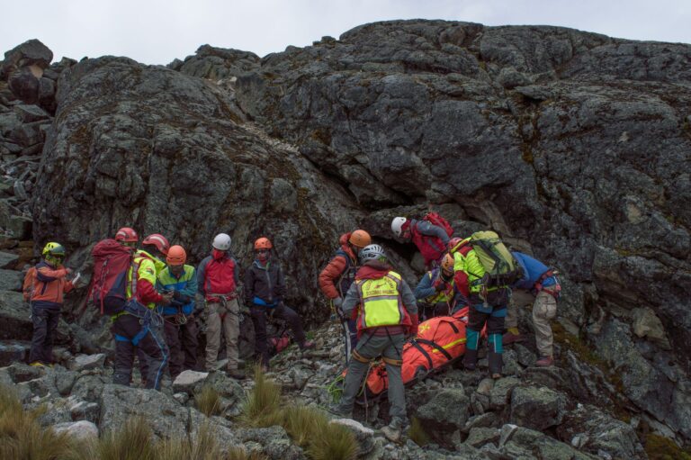 Soccorso Alpino salva ventunenne bloccato su una parete a Cortina