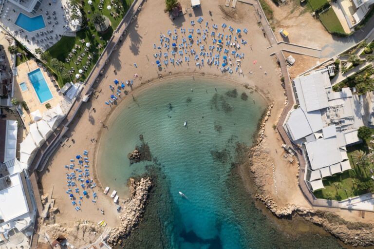 Haaland in Sicilia tra Dolce & Gabbana e mare cristallino