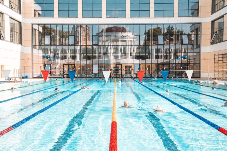 Fuga di cloro in piscina: bimbo di 5 anni in codice rosso