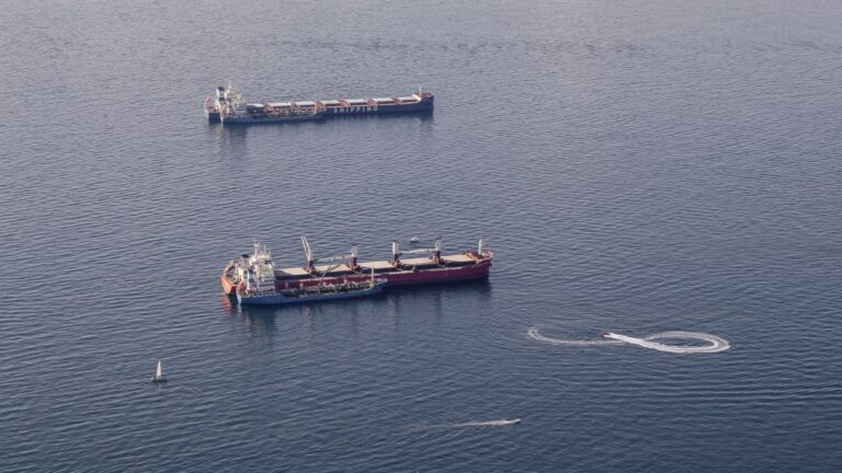 Stretto di Hormuz: gli sceicchi offrono miliardi per evitare il blocco