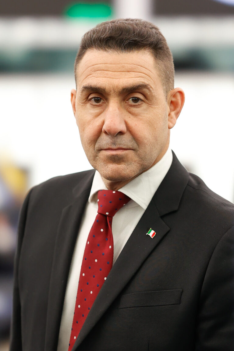 Vannacci, terremoto in Calabria: iscritti in fuga dalla Lega