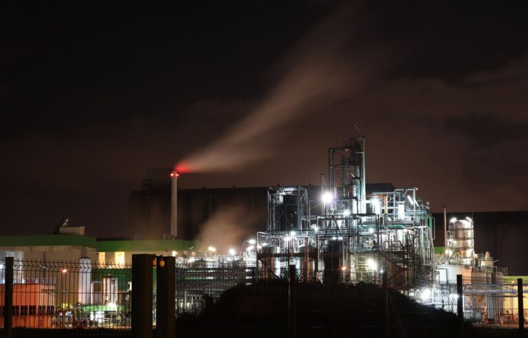 Prezzo del petrolio in caduta libera, Wti sotto gli 80 dollari