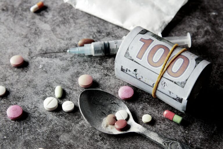 Chemsex a Roma: arrestato professore della Sapienza per festini a base di droga della scimmia