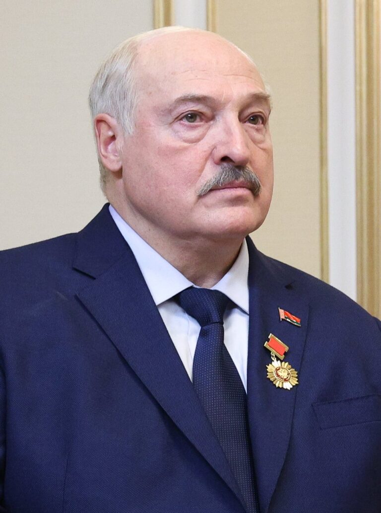 Lukashenko a sorpresa a Mosca: “Risolveremo il problema ucraino”