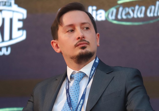 Tommaso Longobardi lascia FdI: addio alla comunicazione digitale di Meloni