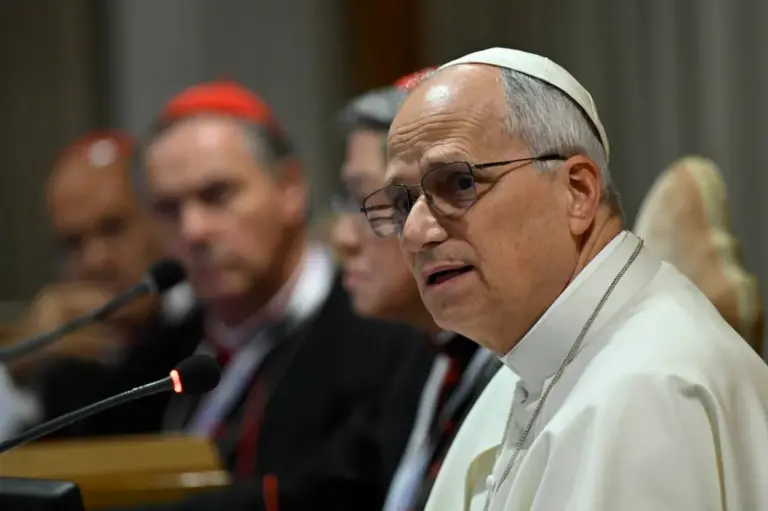 Papa Leone cancella i tagli agli stipendi dei cardinali