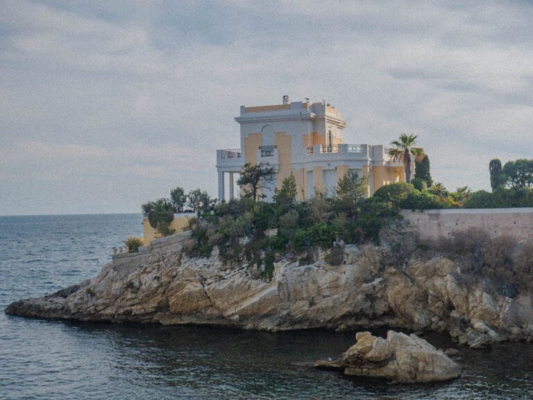Villa Certosa venduta al Qatar per 350 milioni: addio alla residenza Berlusconi