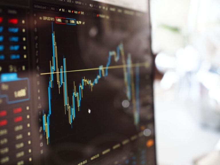 Lo spread BTP-Bund stabile sotto 90 punti: come l’Italia di Giorgetti ha riconquistato la fiducia dei mercati a tre anni dall’avvento del governo Meloni