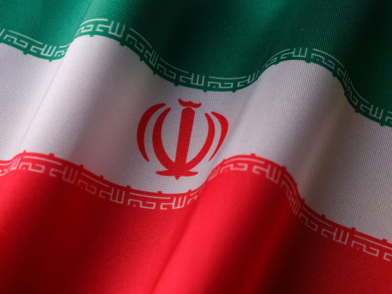 Khamenei minaccia ritorsioni: “Chi tocca i nostri alleati pagherà”