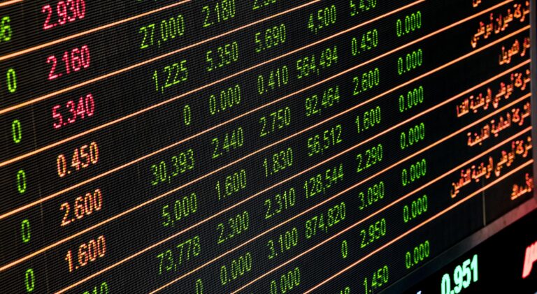 Borsa Tokyo in rialzo +0,97%, spinta tech e tregua Medio Oriente