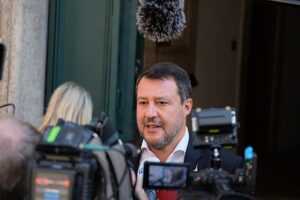Salvini: da banche e assicurazioni 5 miliardi alla manovra